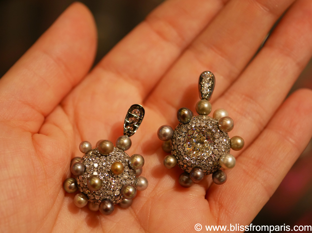 Theodoros- Boucles d' oreillesen or avec diamants et perles  © www.blissfromparis.com